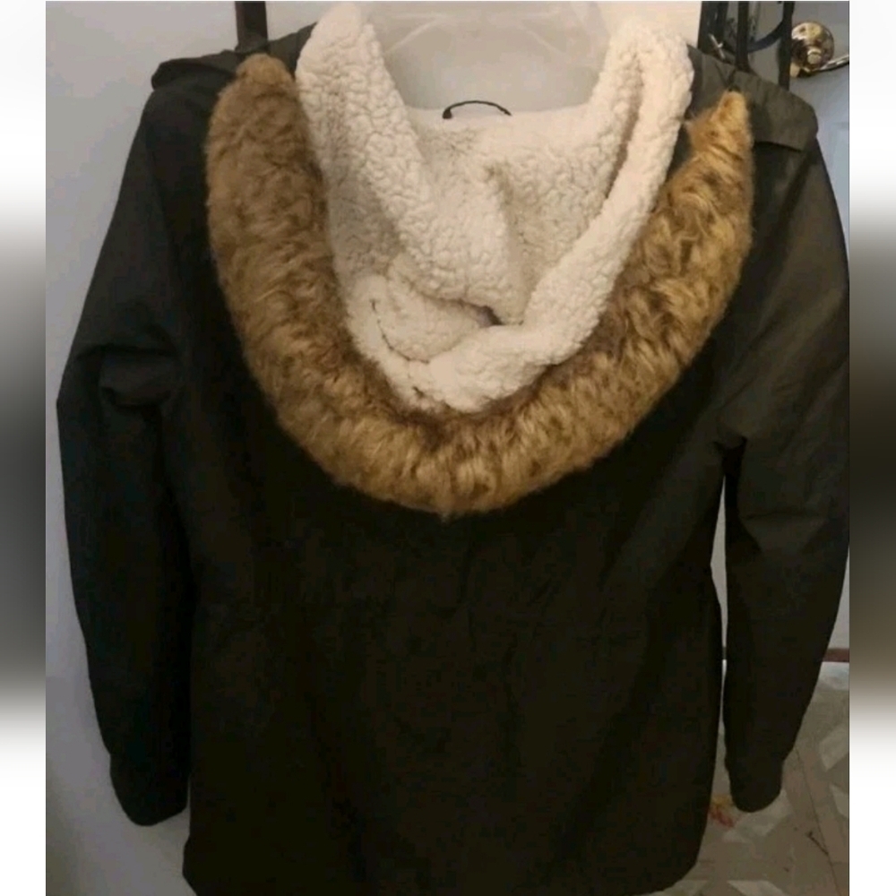 Levi's Olive Green Women's Sz S Jacket faux‎ fur lining fur hood Winter Full Zip - Picture 6 of 6